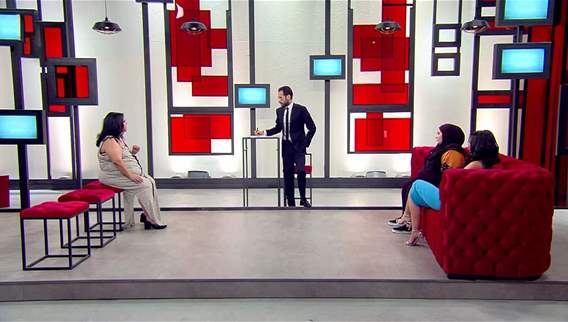 أحمر بالخط العريض